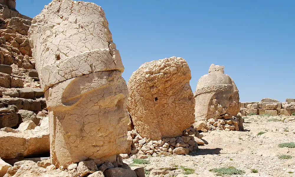 Planina Nemrut u Turskoj: mauzolej i svetilište kralja Antioha